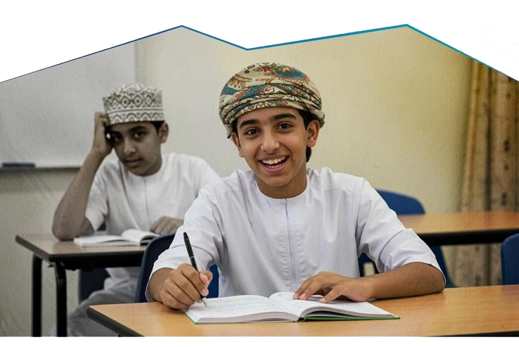 طالبة تدرس عبر المنصة